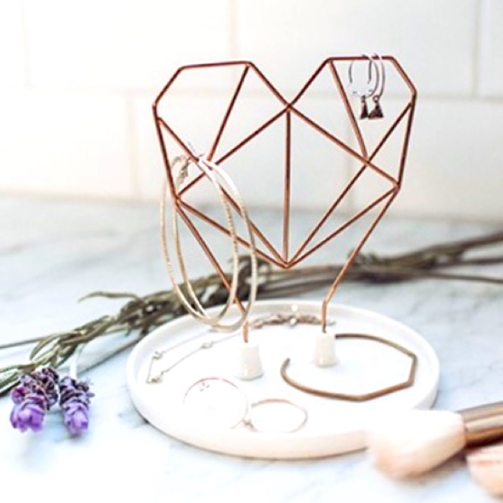 Coxet Wire Heart Ceramic Jewelry Holder